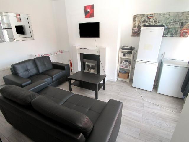 Lumley Avenue, Burley, Leeds, West Yorkshire LS4, 3 bed shared accommodation to rent, £1,287 pcm | PrimeLocation