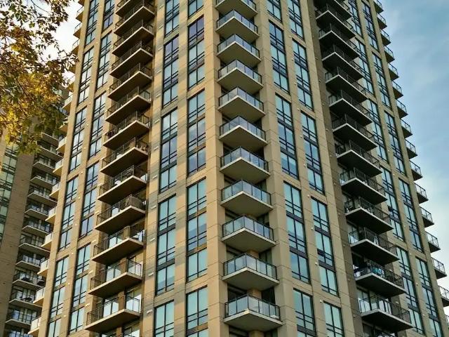 LUNA CONDO IN BELTLINE NEAR DOWNTOWN 1 BDR + DEN — 1 Bedroom+ Den Condo Unit