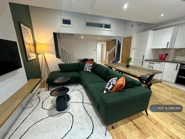 Luna Street, Manchester, M4 3 bed flat to rent £2,150 pcm £496 pw