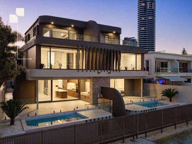 LUNA 2/23 Tarcoola Crescent, Surfers Paradise