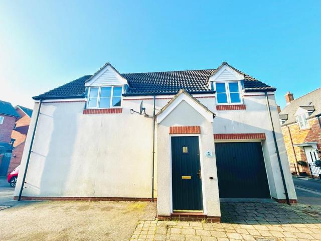Lundy Gate, Portishead, Bristol. 2 bed detached house to rent £1,275 pcm £294 pw