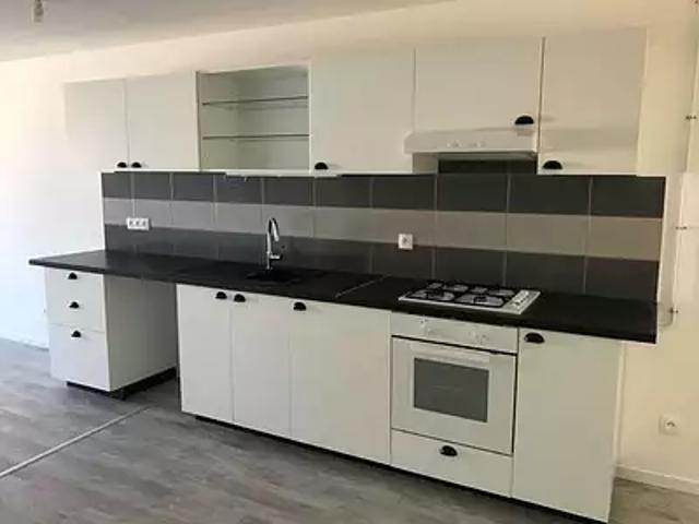 Lunéville 54300 Location appartement 3 pièces t3 au dernier étage cave