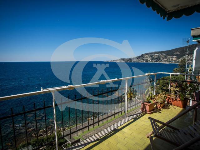 Lungomare Cristoforo Colombo 49 trilocale 61mq