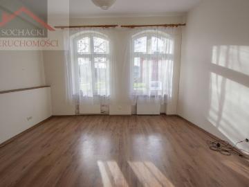 Przestronne 6 pokojowe mieszkanie do remontu, centrum Lublanu