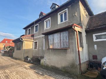 Dom z piwnicą i dużą działką w Lubańiu – idealny dla hobbyści