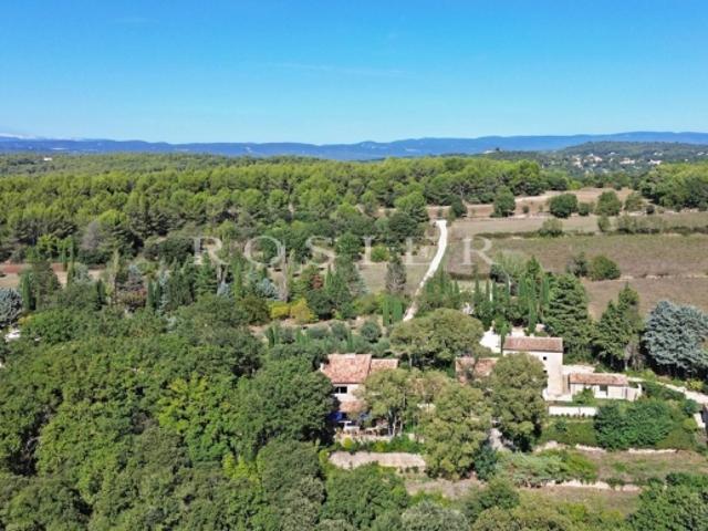 Luberon: maison d'architecte au cœur d'une propriété de plus de 9 hectares