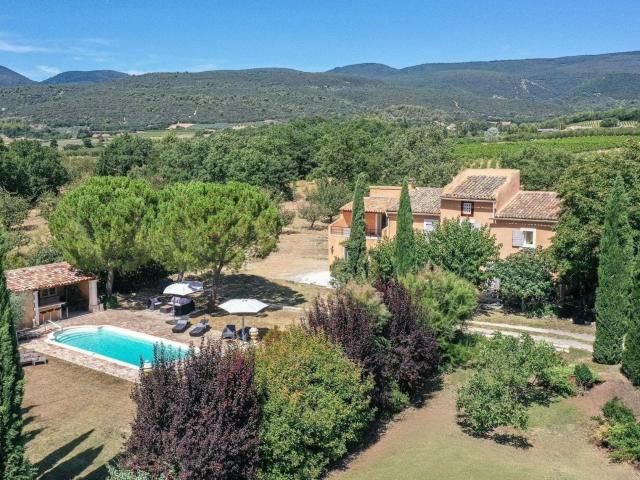 Luberon ancienne bergerie restaurée Calme vue et Luberon 270m² Villars