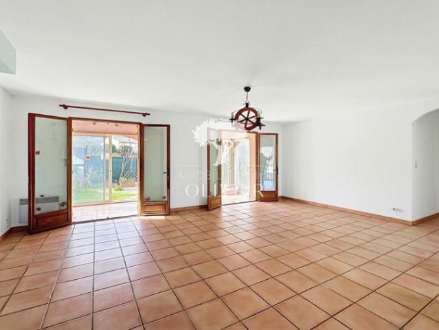 LUBERON APT MAISON PLAIN PIED 3 CHAMBRES PROCHE CENTRE VILLE