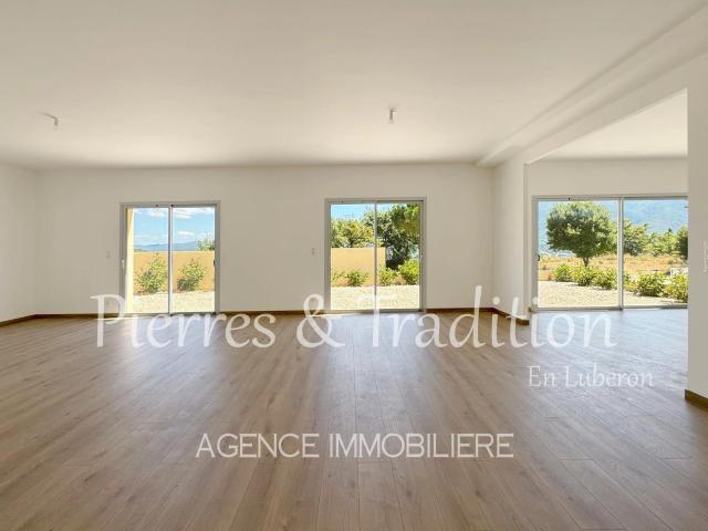 Luberon, Proche du village, belle maison avec vue. 240m² Saint Martin de Castillon