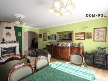 Przestronny dom z kominkiem, garażem i dużą działką