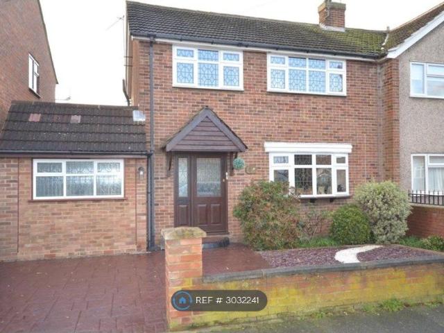 Lucas Avenue, Chelmsford CM2, 3 bed semi detached house to rent, £2,100 pcm | PrimeLocation