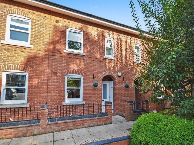 Lucas Court, Leamington Spa 2 bed townhouse to rent £1,600 pcm £369 pw