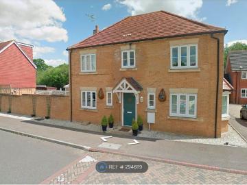 Lucas Close, Maidenbower, Crawley RH10, 4 bed detached house to rent, £2,850 pcm | PrimeLocation