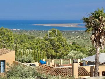 Lucas Fox le complace presentarle este conjunto de villas qu. 687m² Tortosa
