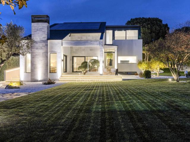 Lucas Fox se complace en presentar en exclusiva esta extraor. 457m² Boadilla