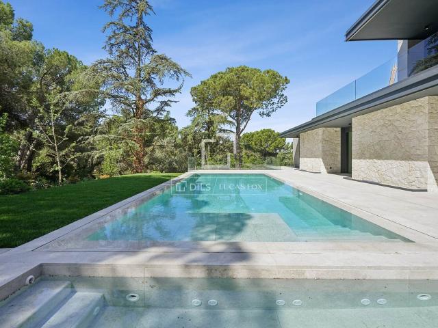 Lucas Fox se complace en presentar, en exclusiva, esta estup. 600m² Boadilla del Monte