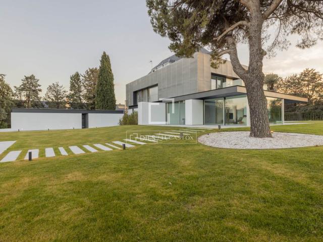 Lucas Fox se complace en presentar esta fabulosa villa exclu. 700m² Pozuelo de Alarcón