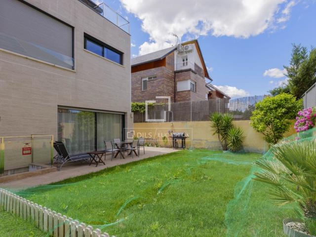 Dils Lucas Fox se complace en presentar esta magnífica casa. 312m² Pozuelo de Alarcón