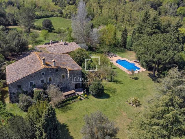 Lucas Fox se complace en presentar esta preciosa masía tradi. 1053m² Sant Marti Vell