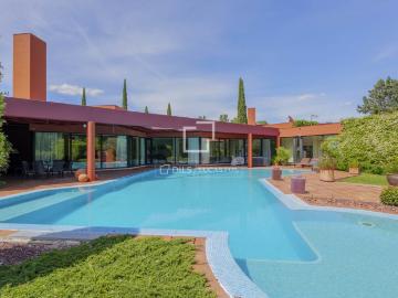 Lucas Fox se complace en presentar esta preciosa villa de di. 1350m² Pozuelo de Alarcón