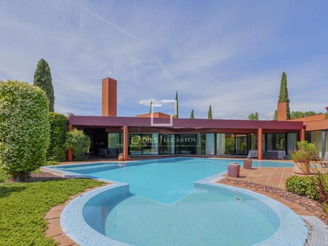 Lucas Fox se complace en presentar esta preciosa villa de di. 1350m² Pozuelo de Alarcón