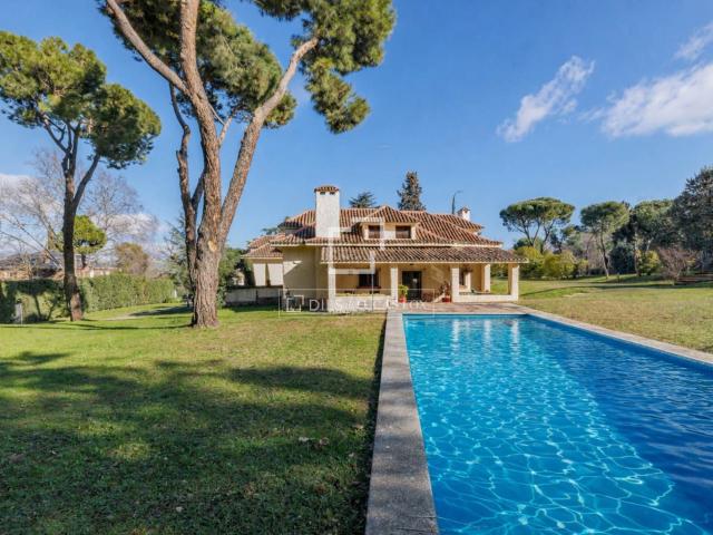 Lucas Fox se complace en presentar esta preciosa villa indep. 790m² Pozuelo de Alarcón
