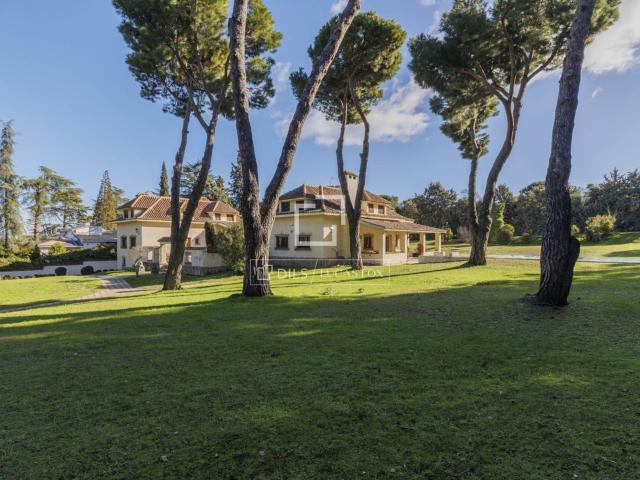 Lucas Fox se complace en presentar esta preciosa villa indep. 790m² Pozuelo de Alarcón