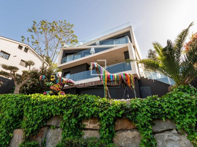 Lucas Fox se complace presentar esta espectacular casa de 52. 522m² Sant Cugat del Vallés