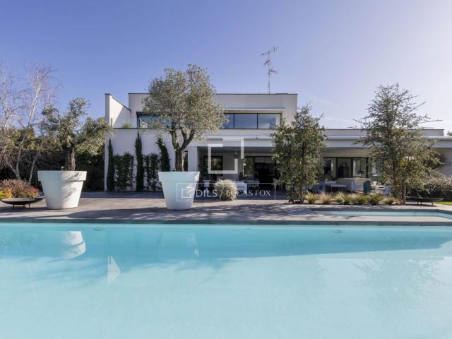 Lucas Fox se enorgullece de presentar esta increíble villa s. 680m² Parque Boadilla