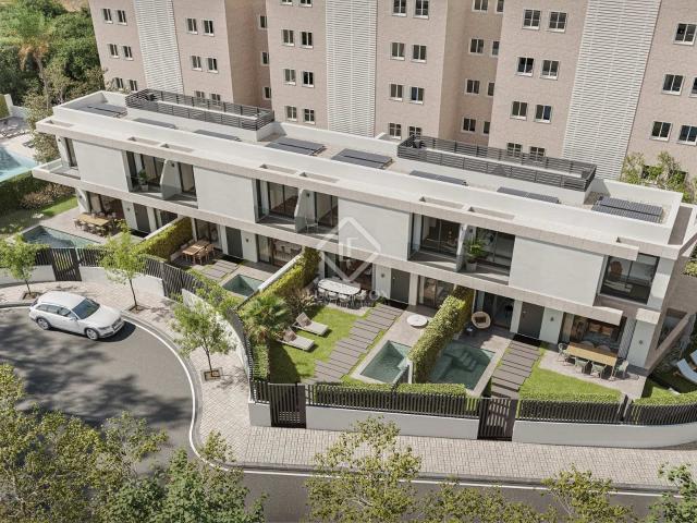 Lucas Fox se enorgullece de presentar estas 4 viviendas fami. 226m² Balcón de malaga