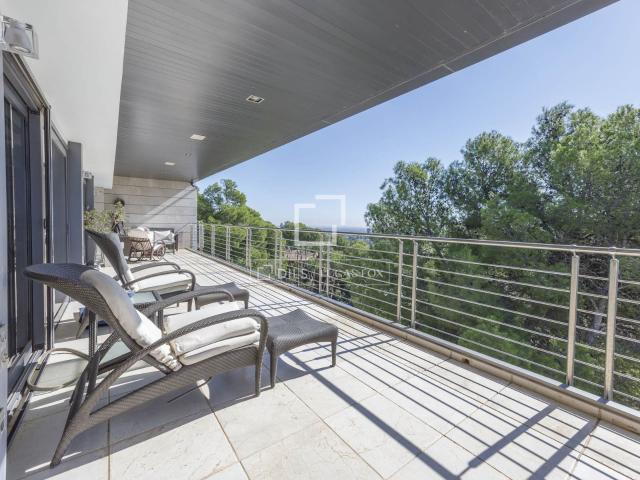 Lucas Fox se enorgullece de presentar esta singular casa en. 827m² Chiva