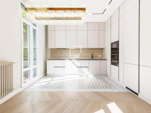 Lucas Fox presenta con orgullo este piso de esquina de 1910. 124m² Barcelona