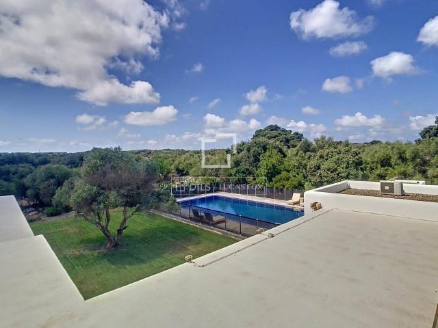 Lucas Fox presenta esta villa moderna de 300 m² diseñada por. 300m² Sant lluís