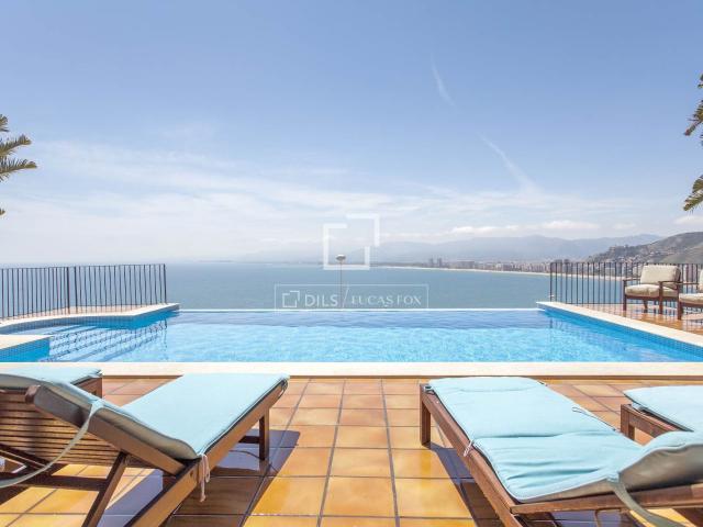 Lucas Fox presenta esta vivienda excepcional. Se trata de un. 443m² Faro de Cullera