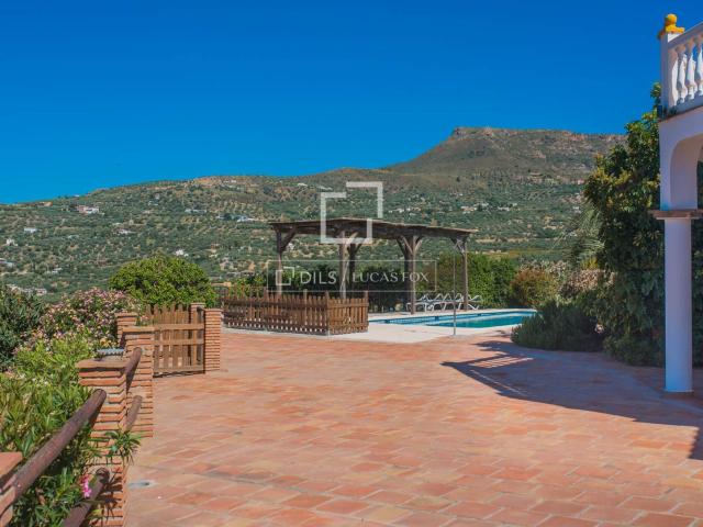 Lucas Fox presenta esta bonita casa rural de 350 m² construi. 350m² Alcaucín