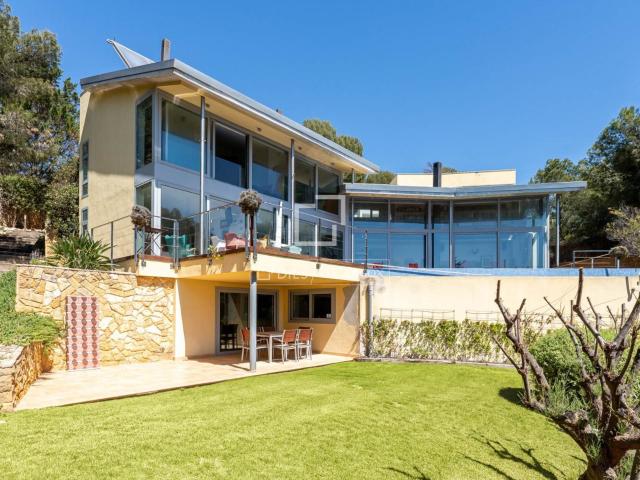 Dils Lucas Fox presenta esta bonita villa frente al mar Medi. 544m² La blanca