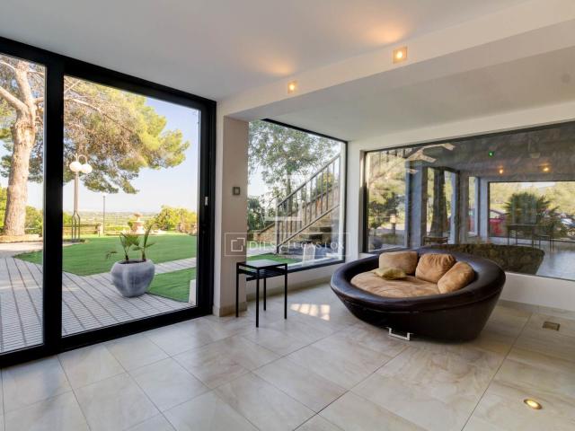 Lucas Fox presenta esta casa de campo con una gran parcela y. 258m² Maspujols