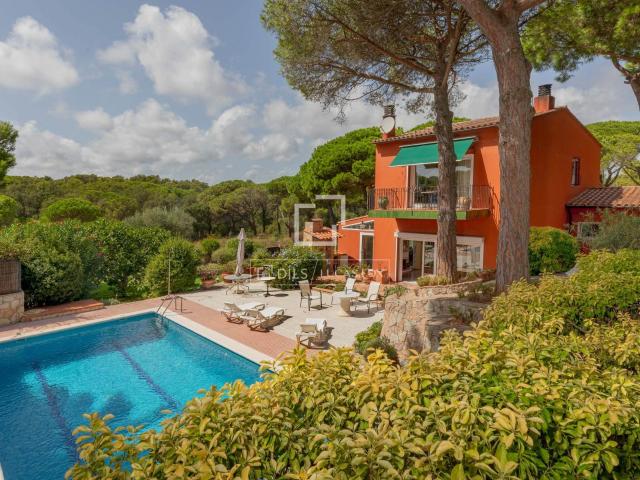 Lucas Fox presenta esta casa de estilo mediterráneo a poca d. 232m² Calella de Palafrugell