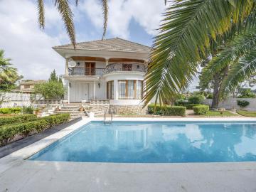 Lucas Fox presenta esta elegante vivienda de gran calidad co. 484m² Paterna