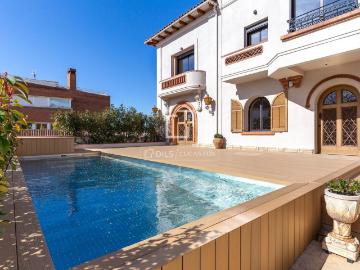 Lucas Fox presenta esta elegante casa unifamiliar en el cent. 528m² Sant Just Desvern