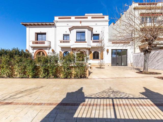 Lucas Fox presenta esta elegante casa unifamiliar en el cent. 528m² Sant Just Desvern
