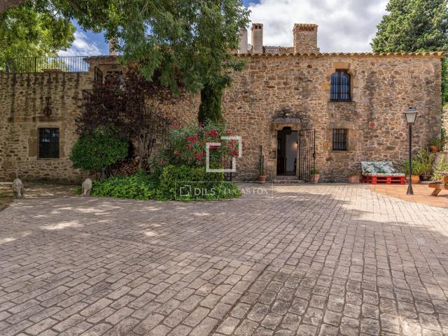 Lucas Fox presenta esta espectacular masía del siglo Xvi, cu. 1224m² Ullastret