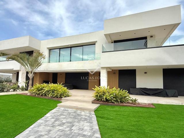 Lucas Fox presenta esta espectacular villa de 4 dormitorio c. 500m² Alicante