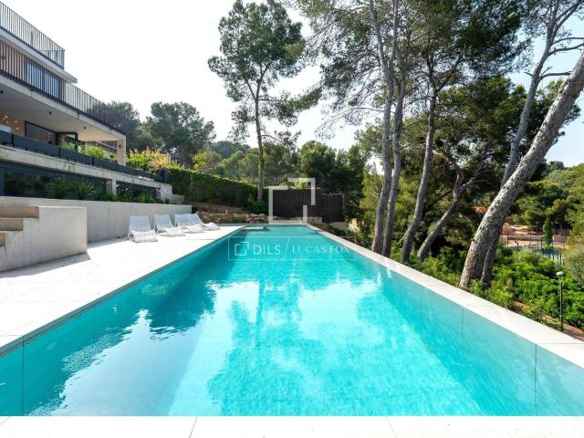 Lucas Fox presenta esta espectacular villa independiente de. 399m² Tarragona