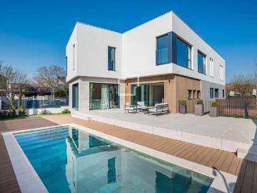 Lucas Fox presenta esta exclusiva casa de diseño de obra nue. 510m² Sant Cugat del Vallés