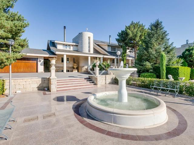 Lucas Fox presenta esta imponente villa a tan solo 30 minuto. 2556m² Madrid Colmenar Viejo