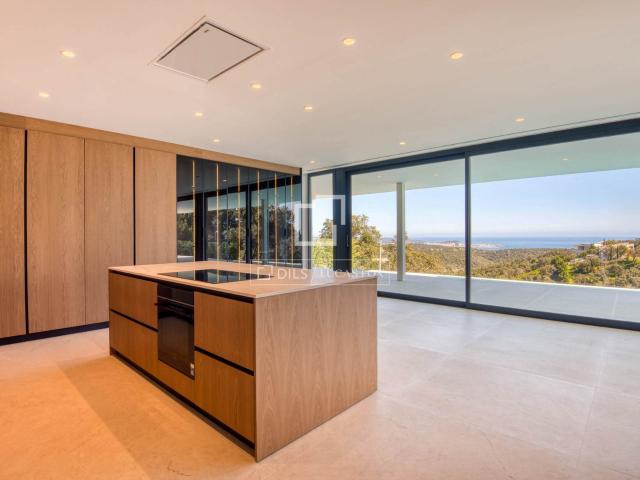 Lucas Fox presenta esta impresionante villa de lujo situada. 550m² Platja d'Aro