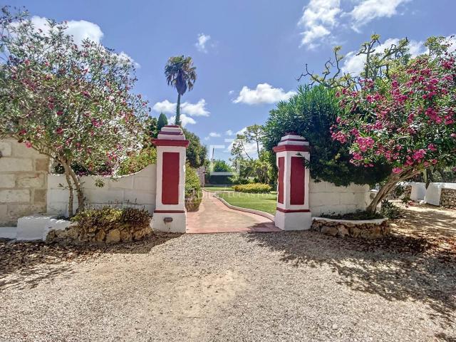 Lucas Fox presenta esta magnífica finca con licencia de agro. 1300m² Maó