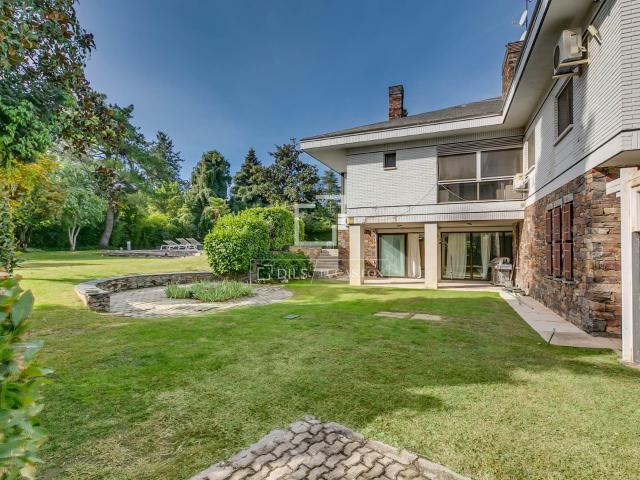 Lucas Fox presenta esta magnífica casa independiente a renov. 600m² Alcobendas y la Moraleja