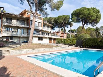 Dils Lucas Fox presenta esta magnífica vivienda, ubicada en. 570m² Sant Cugat del Vallés
